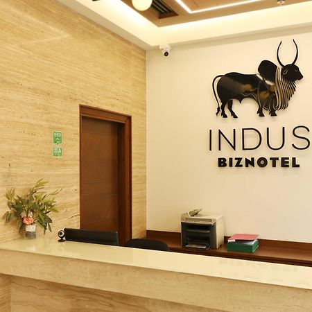 Indus Biznotel New Delhi Buitenkant foto