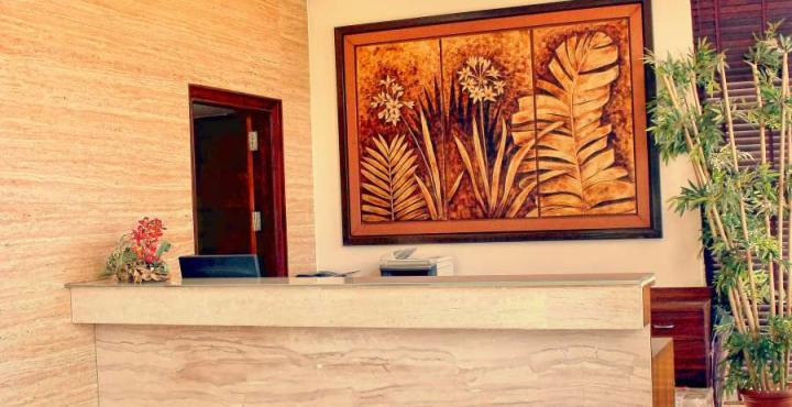 Indus Biznotel New Delhi Buitenkant foto