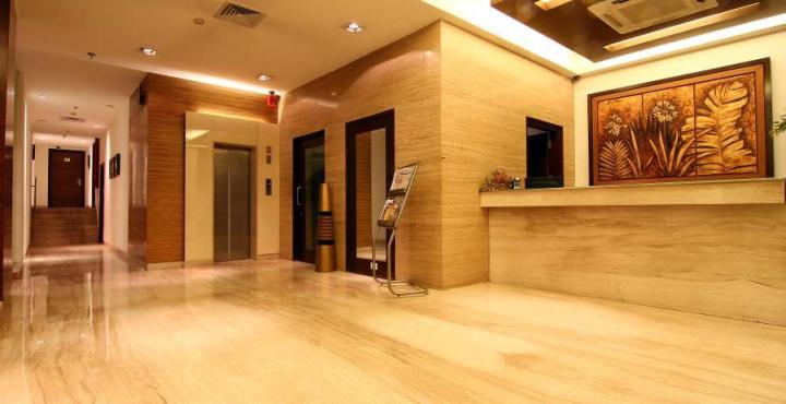 Indus Biznotel New Delhi Buitenkant foto