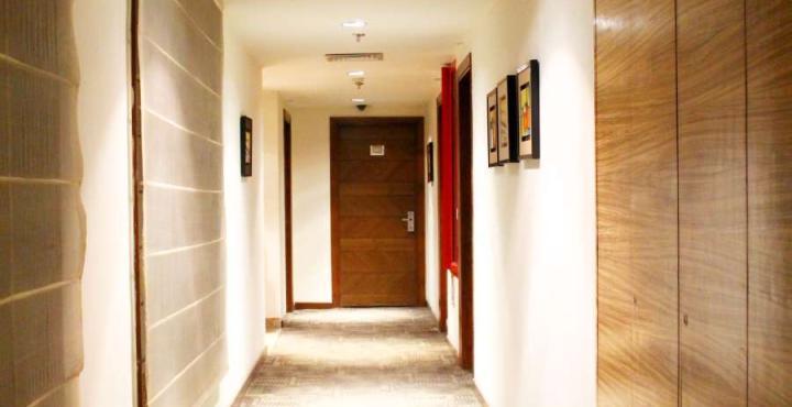 Indus Biznotel New Delhi Buitenkant foto