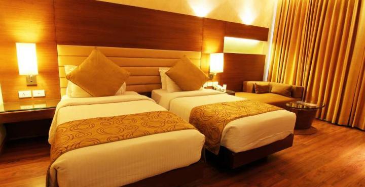 Indus Biznotel New Delhi Buitenkant foto