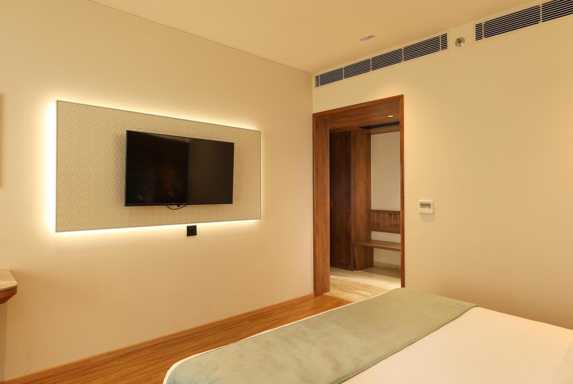 Indus Biznotel New Delhi Buitenkant foto