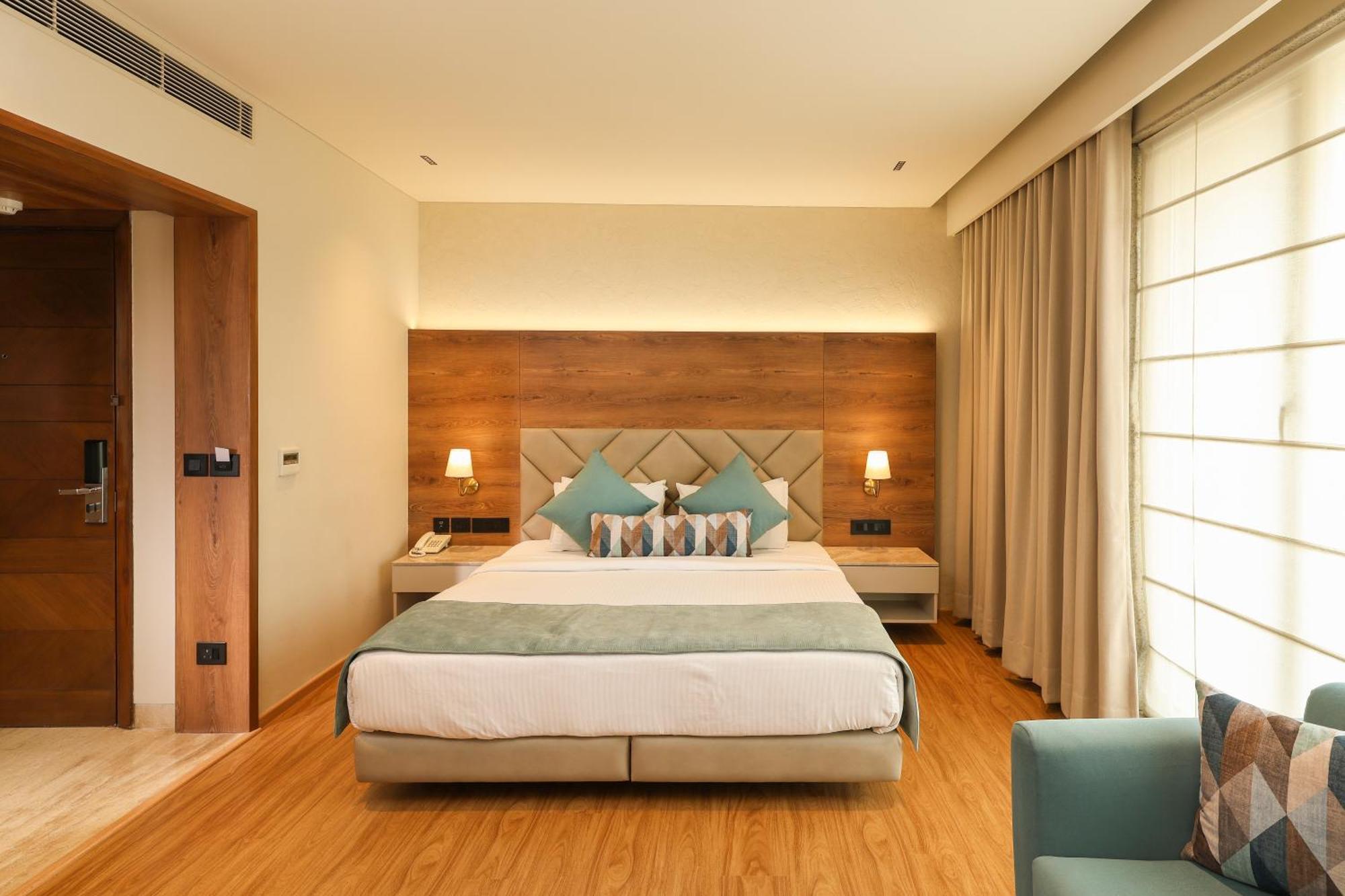Indus Biznotel New Delhi Buitenkant foto