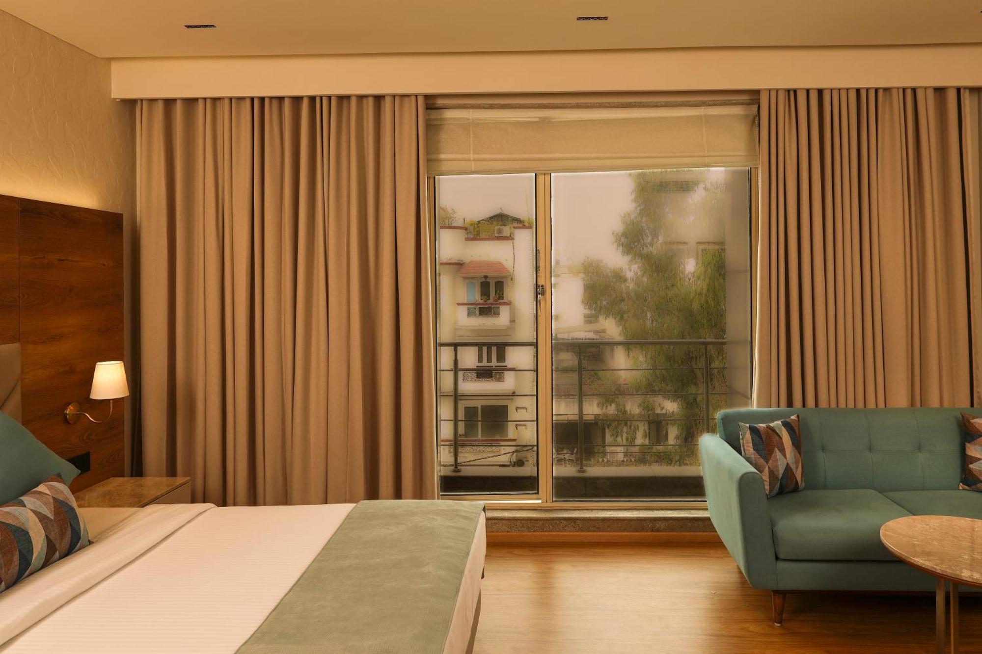 Indus Biznotel New Delhi Buitenkant foto